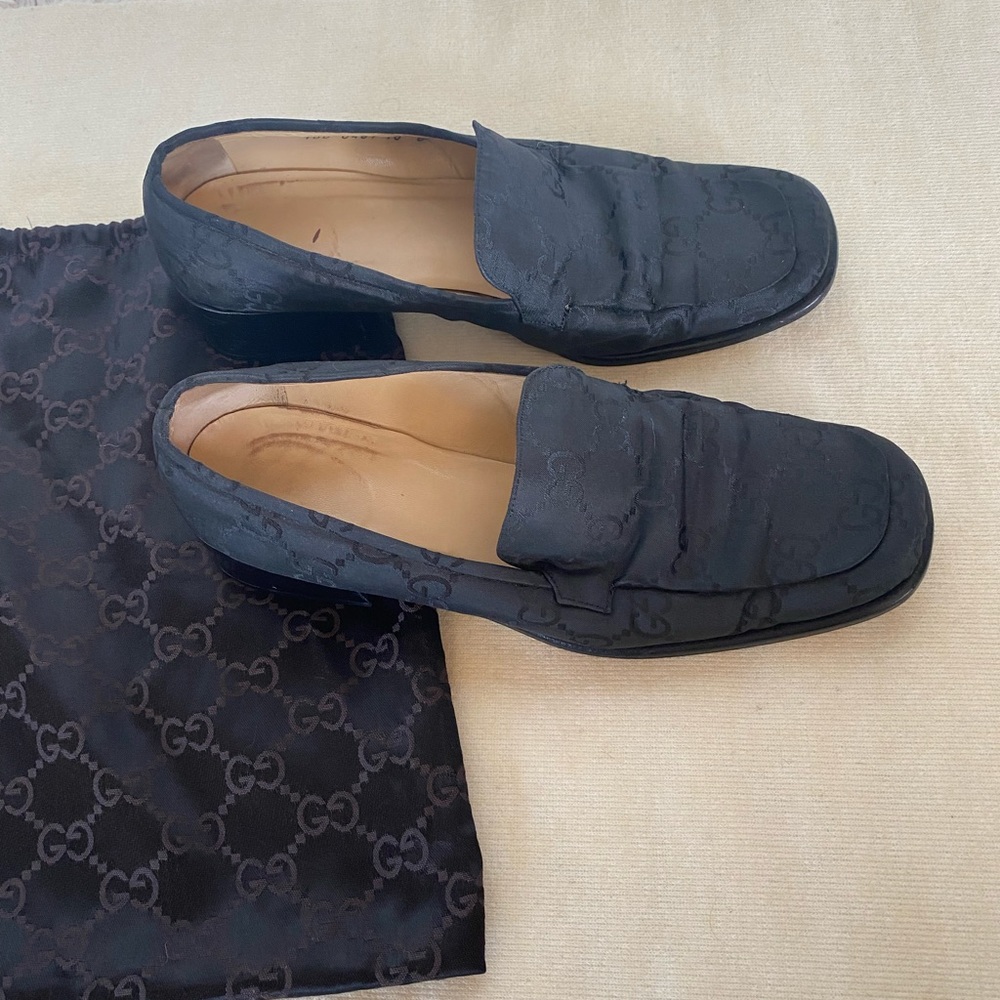 Gucci canvas logo loafers. Charcoal/black